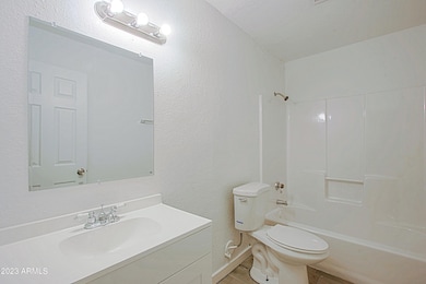 13205 North 21st place hall bath