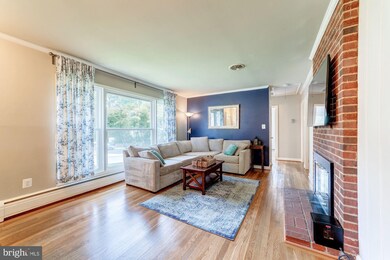 10805 Maple St, Fairfax, VA 22030 - photo 3