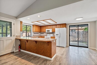 3061 Ruby Dr, Medford, OR 97504 - photo 5