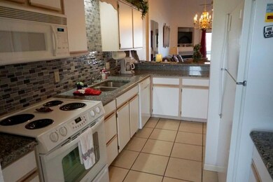 KITCHEN W/GRANITE COUNTERTOPS