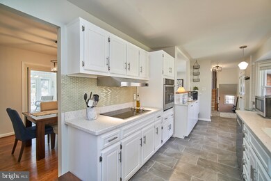 8945 Falling Creek Ct, Annandale, VA 22003 - photo 7