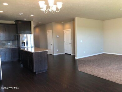 5 Kitchen-Family Room