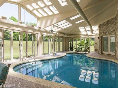Swimming Pool/Hot Tub/Sauna.