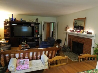 LIVING ROOM IS 18' X 15 WITH HARDWOOD FLOORS THRUO