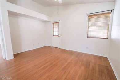Entertainment niche and ceiling fan