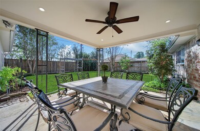 910 W Forest Dr, Houston, TX 77079 - photo 2