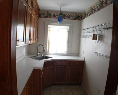 37 Goodwin St unit Room, Bridgewater, MA 02324 - photo 5