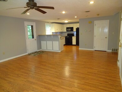 25 Shea St unit 3, Dracut, MA 01826 - photo 2