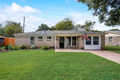 205 Myrtle Dr, Hurst, TX 76053 - photo 2