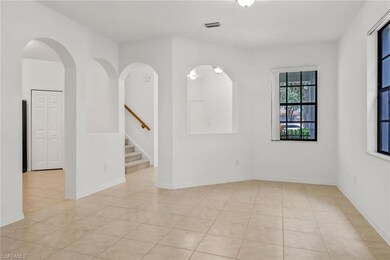 Living/dining flex space