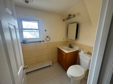 190 Whitney Ave unit 3rd Apartment, Bridgeport, CT 06606 - photo 2