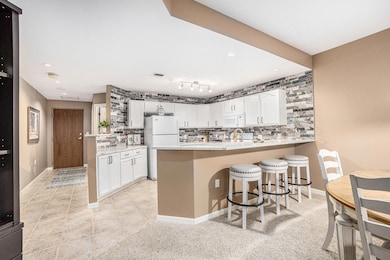 2964 Lakeshore Dr unit E403, Muskegon, MI 49441 - photo 4