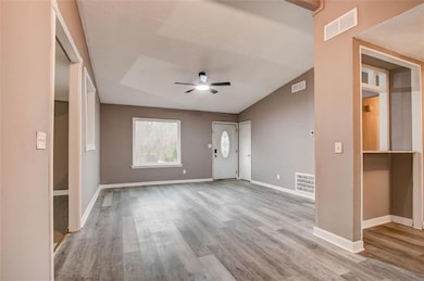 8962 Bentwood Ln, Riverdale, GA 30274 - photo 4