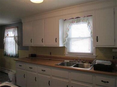 129 Moore St, Chicopee, MA 01013 - photo 2