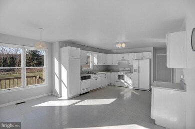 1333 Clouser Hollow Rd, New Bloomfield, PA 17068 - photo 2