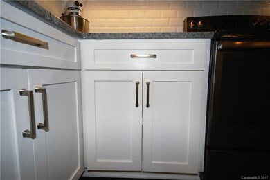 Soft close Cabinet Doors & Drawers. Modern  Hardwa