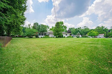 1070 Larkstone Dr 43235_008