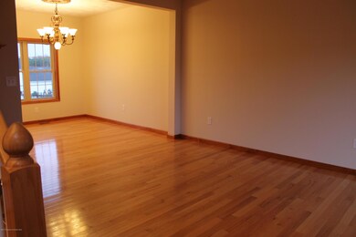 417 Varsity Dr, Throop, PA 18512 - photo 5