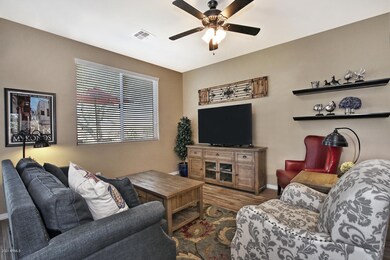 6672 W Mockingbird Way-large-005-014-Liv
