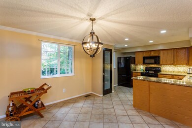 8675 Bent Arrow Ct, Springfield, VA 22153 - photo 7