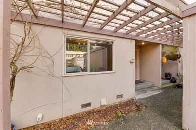 8223 212th St SW unit 404, Edmonds, WA 98026 - photo 4