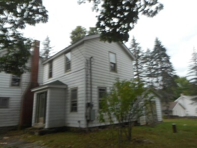 215 Cromwell St, Hawley, PA 18428 - photo 2