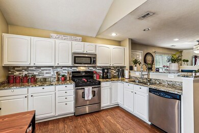 7-web-or-mls-8426-diversey-loop