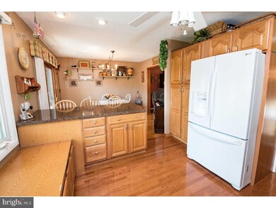 164 Floral Dr, Morrisville, PA 19067 - photo 2