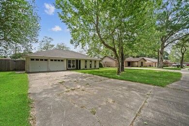 1101 Southbend Dr, Alvin, TX 77511 - photo 2