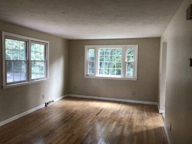 90 Walsh St, Springfield, MA 01109 - photo 4