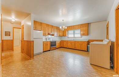 1114 Pekin St, Lincoln, IL 62656 - photo 6