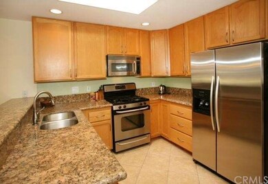 Granite counters, stainless steel appliances