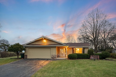 W282N6654 Meadowlark Ln, Hartland, WI 53029 - photo 3