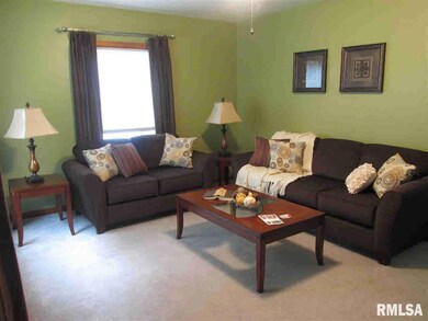 1369 W 38th Place, Davenport, IA 52806 - photo 3