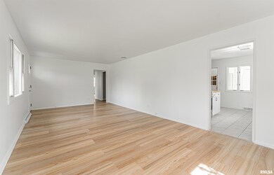 410 N Kankakee St, Lincoln, IL 62656 - photo 4