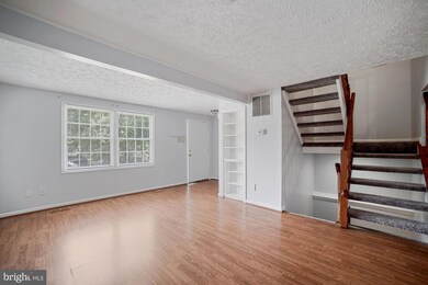 3668 Wharf Ln, Triangle, VA 22172 - photo 3