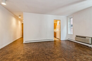 unlisted-address, Evanston, IL 60201 - photo 5