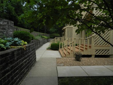 Front Walkway to Complex.