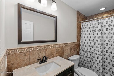 327 Plantation Dr, New Bern, NC 28562 - photo 7