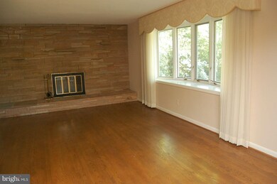 6365 Lakeview Dr, Falls Church, VA 22041 - photo 7
