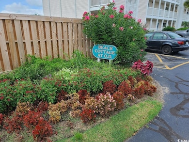 Exterior space is well kept by HOA.
