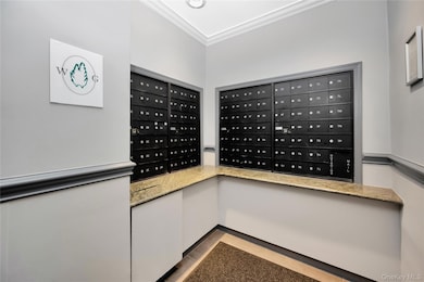 Wellesley Gardens unit 5C, Douglaston, NY 11363 - photo 4