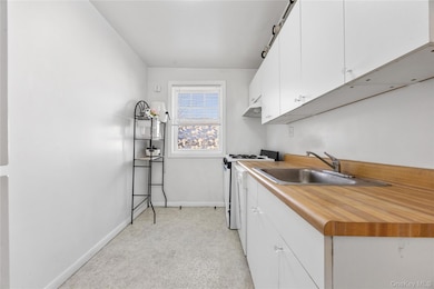 221-23 67th Ave unit A, Oakland Gardens, NY 11364 - photo 4