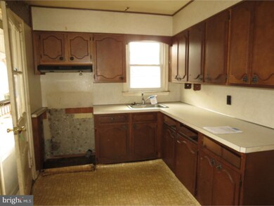 219 Springfield Ave, Folsom, PA 19033 - photo 4