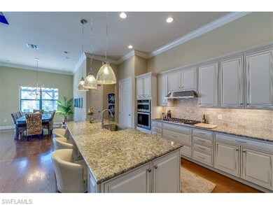 Gourmet Kitchen w/ Island