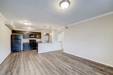 1600 W T C Jester Blvd unit 14, Houston, TX 77008 - photo 2
