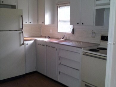 36821 Chestnut Ln, Zephyrhills, FL 33541 - photo 4