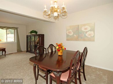 9660 Lindenbrook St, Fairfax, VA 22031 - photo 7