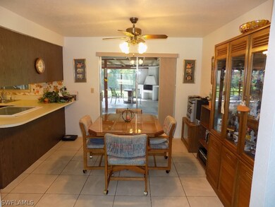 dining room looking to lanai