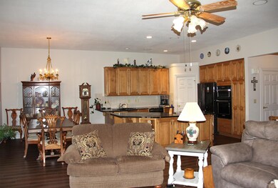 1509 Williamsburg Dr, Manhattan, KS 66502 - photo 5